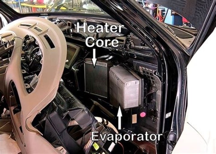 How can you tell if your heater core is leaking?
