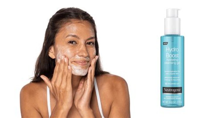 Which is the best oil removing face wash?